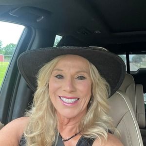 Meet your Posher, Pam